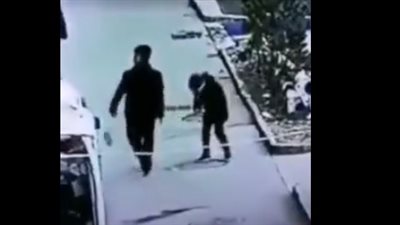 نهاية مروعة لطفل أشعل الألعاب النارية فوق «بلاعة» (فيديو)