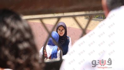 بالصور.. امتحان اللغة العربية يرسم البسمة على وجوه طالبات الثانوية