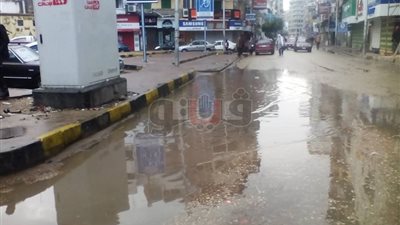 هطول أمطار غزيرة على شوارع دمياط