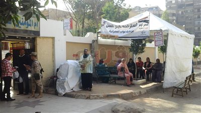 السيدات يتصدرن المشهد أمام اللجان الانتخابية بالهرم لليوم الثاني (صور)