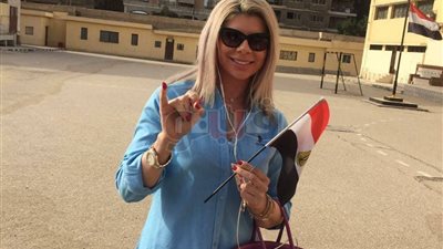 أميرة فتحي تدلي بصوتها في الانتخابات الرئاسية (صور)