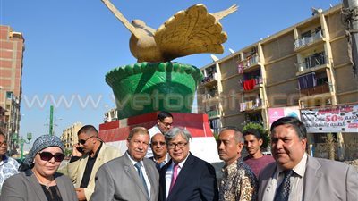 بالصور.. محافظ الإسماعيلية والسفير حلمي فوزي يتفقدان ميدان إندونيسيا