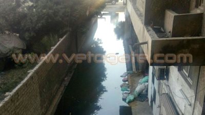 بالصور.. غرق مجمع الصناعات بالعجمي في مياه الصرف الصحي