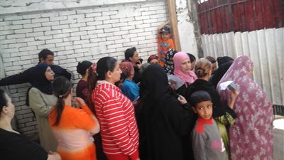 إقبال ملحوظ من سيدات الخصوص.. ورئيس اللجنة: لم تشهد اللجان أي مشكلة ( صور )