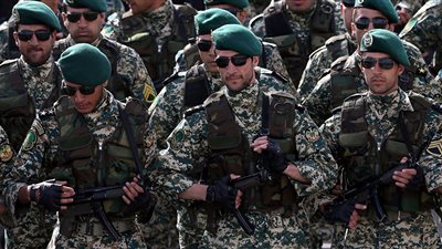 الحرس الثوري الإيراني يقتل 9 مسلحين عبروا الحدود من العراق