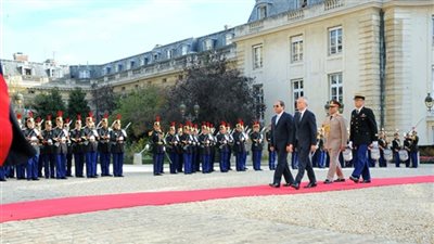 نشرة الاقتصاد.. وأبرزها: الثمار الاقتصادية لزيارة السيسي إلى فرنسا