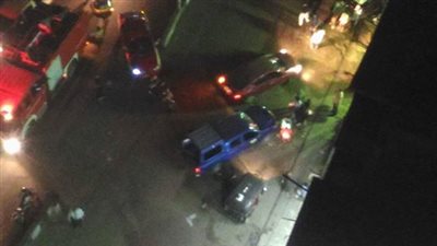 بالصور.. السيطرة على حريق أعلى سطح عقار بالزقازيق