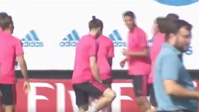 ريـال مدريد يختتم تدريباته لمواجهة روما بدوري أبطال أوروبا (فيديو)