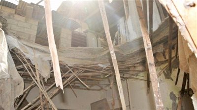 إزالة منزل متهالك بمنطقة أثرية تجنبا لخطورة انهياره في الشرقية