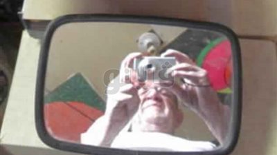 أطرف محاولات تصوير المرايا لبيعها دون الظهور بها