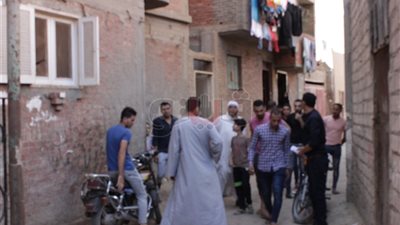 «بيهزروا بالمطواة».. شاب يشرع في قتل صديقه بالشرقية