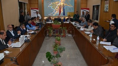 محافظ دمياط: لا تأخير في فتح اللجان والإقبال جيد (صور)