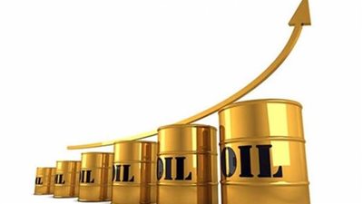 النفط يقفز لأعلى مستوياته منذ بداية العام مع انخفاض الإنتاج