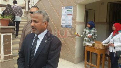 رئيس جامعة الأزهر للوجه القبلي يدلي بصوته الانتخابي في أسيوط