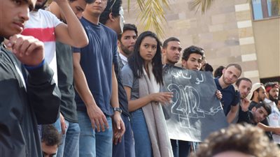 بالصور.. اعتصام طلاب الجامعة الأمريكية بسبب المصروفات الدراسية