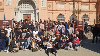 وفد شبابي من أبناء المصريين بأستراليا يبدون إعجابهم بالمتحف المصري