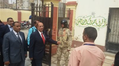 رئيس جامعة أسيوط للطلاب: شاركوا في العرس الديمقراطي (صور)