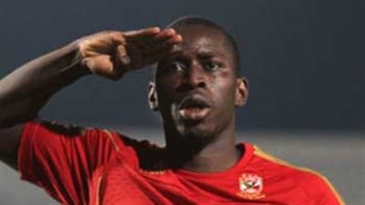 دومينيك يُحى شهداء الأهلى بعد إحرازه الهدف الأول أمام الفلاحين