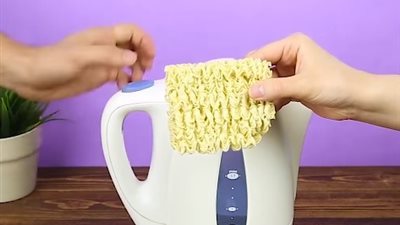 11 خدعة مبتكرة لتعامل الكسالى بالمطبخ (فيديو)