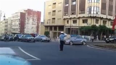 بالفيديو.. ملك المغرب يتجول بسيارته دون حراسة