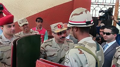 مدير التجنيد يتفقد لجان حي الزهور ببورسعيد (صور)