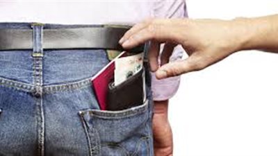 ضبط متسول سرق أموال سائح في الغردقة