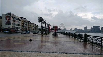 توقف حركة الصيد بدمياط بسبب الأمطار (صور)
