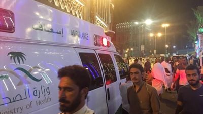 بالصور.. إصابة 18 معتمرا بسبب التدافع في ساحات الحرم المكي