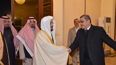 وزير الشئون الإسلامية السعودي يصل القاهرة للمشاركة في مؤتمر الأوقاف