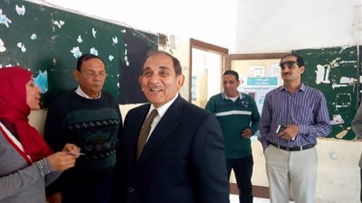 سيد مشعل يدلي بصوته في انتخابات الرئاسة بالتجمع الخامس (صور)