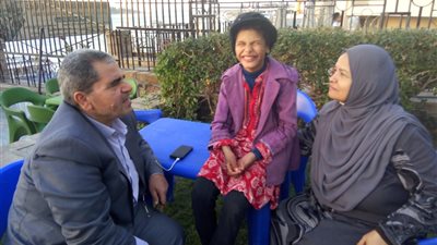 استجابة لـ«فيتو».. محافظ أسوان يحل مشكلة الطفلة المشردة «ملك» (صور)