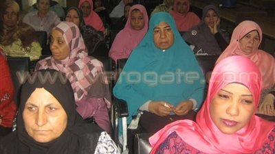 بالصور.. الوادي الجديد تناقش المشروعات القومية للطرق وآثارها