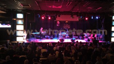 بالفيديو والصور.. «أندرو ميدا» تتألق على مسرح «الحكمة» بساقية الصاوي