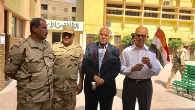 وزير النقل السابق يدلي بصوته الانتخابي في العجوزة