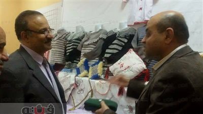 بالصور.. وكيل التعليم يتابع تجهيزات معرض «صنع في سوهاج»