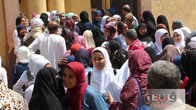 30 صورة ترصد فرحة طلاب الثانوية بسهولة امتحان «العربي»