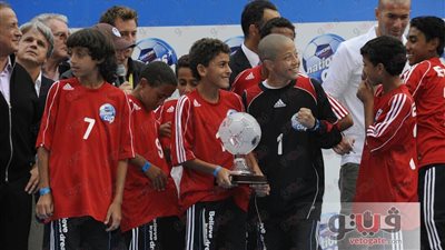 صورة نادرة لبراعم المقاولون مع زين الدين زيدان في فرنسا