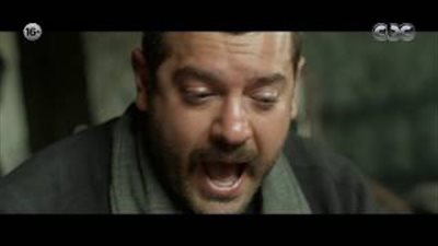 «3 خبطات في الرأس».. انهيار عمرو يوسف أمام جثة والدته بـ«طايع» (فيديو)