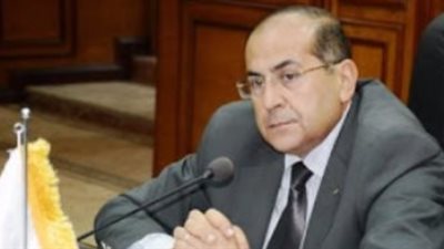 محافظ سوهاج يضع إكليل الزهور على النصب التذكارى لشهداء الشرطة