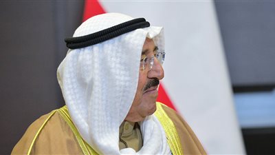 أمير الكويت يستنكر حادثا إرهابيا أودى بحياة اثنين من مواطنيه