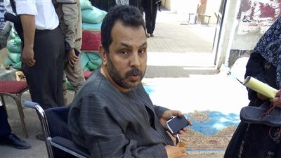 قعيد أمام لجنة بإمبابة: هنتخب السيسي عشان نبنيها