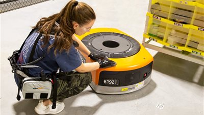 سترة كهربائية لتأمين العمال عند التعامل مع الروبوتات (صورة)