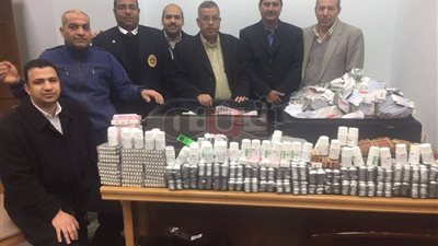 تفاصيل محاولة الرشوة لتهريب كمية من الأدوية بمطار الغردقة (صور)