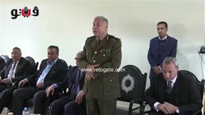 مرتديًا زيه الميري.. مدير أمن قنا يحيي ذكرى الشهداء (فيديو)