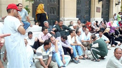 عمال غزل المحلة يواصلون إضرابهم لليوم العاشر ويهددون بالتصعيد