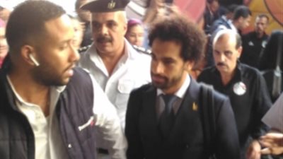 حراسة خاصة لمحمد صلاح بمطار القاهرة قبل السفر إلى روسيا