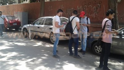 قلق بين طلاب الثانوية بباب الشعرية بسبب صفحات الغش