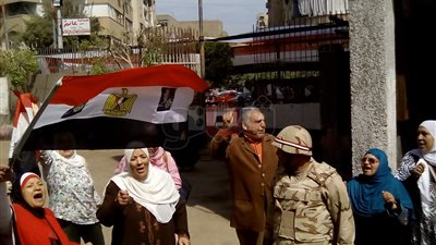 وصلة أغاني وطنية لسيدات مصر الجديدة باللجان الانتخابية