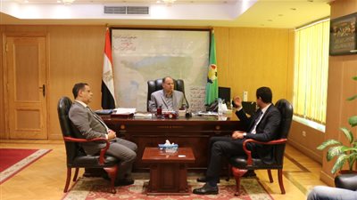 محافظ الفيوم يبحث مع وفد «تحيا مصر» رؤية تطوير القرية المصرية