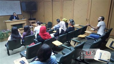 مدير متابعة الإذاعة يلقي محاضرات بمعهد التليفزيون